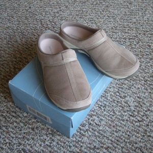 easy spirit women's ezcool clog